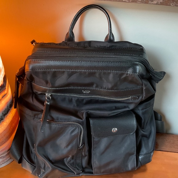 Tutilo New York Purse/Backpack. Black. main image 10